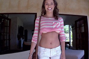 丰满岳划大白屁股bb w